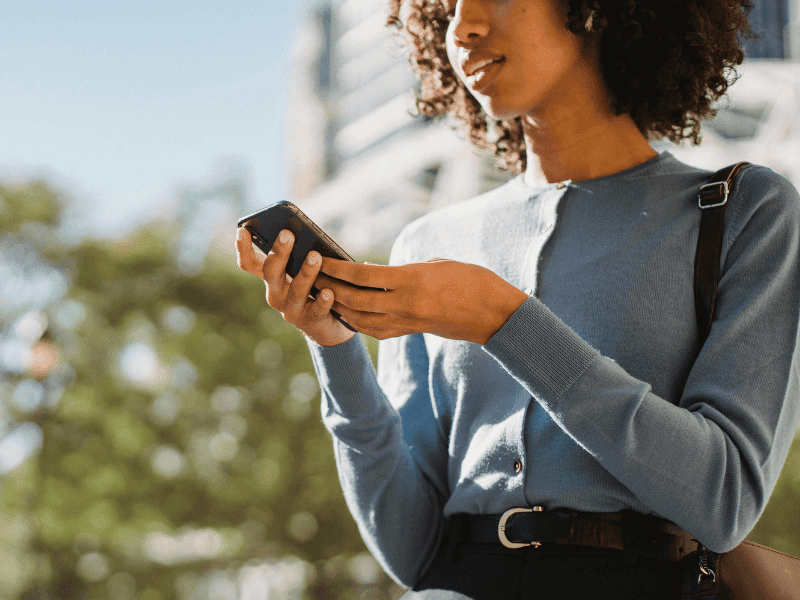 RCS vs WhatsApp Business : comparatif des messageries mobiles